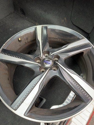 One volvo alloy wheels - 20”,